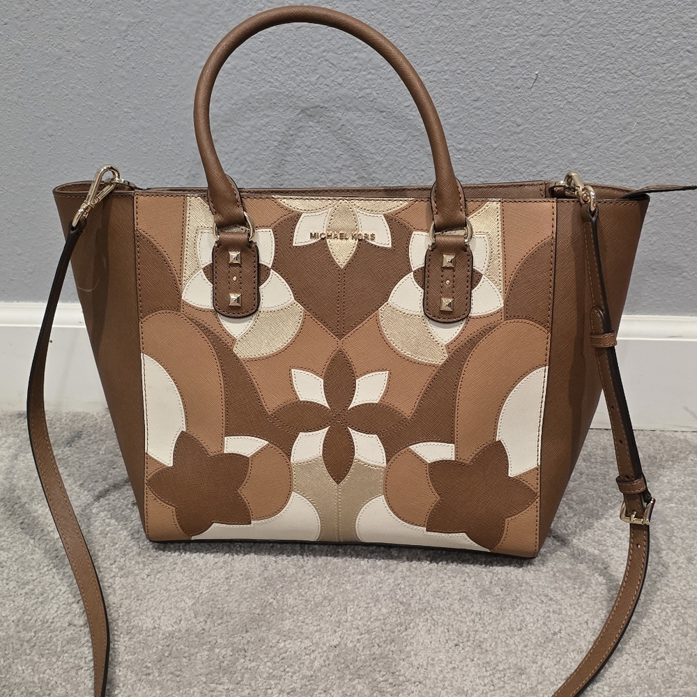 🟢Michael Kors Sandrine Saffiano Leather Studded Large Tote Bag/ Crossbody